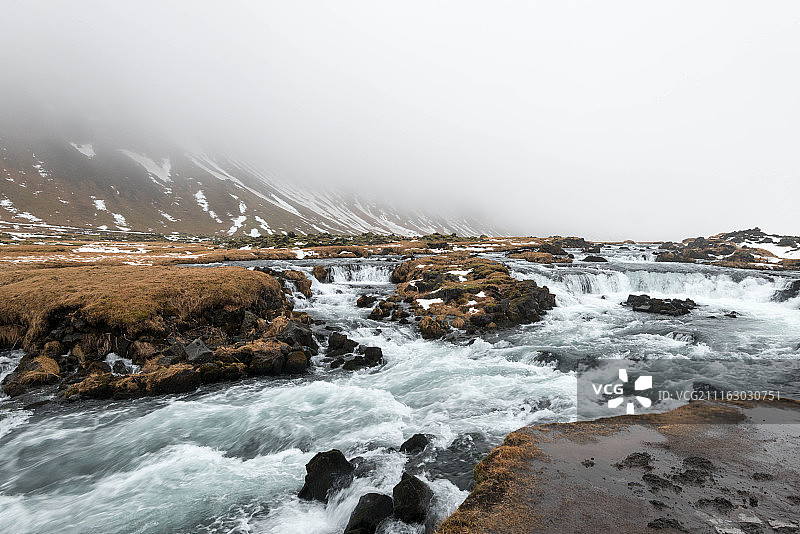 雾天的埃蒂夫河图片素材