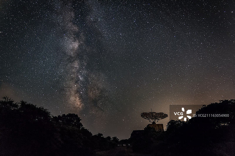 夜空中的银河系景观图片素材