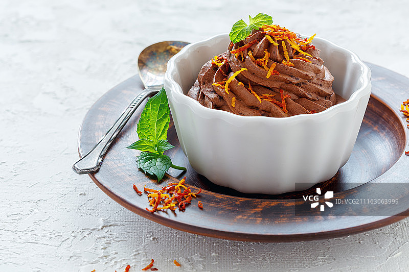 碗装巧克力慕斯图片素材