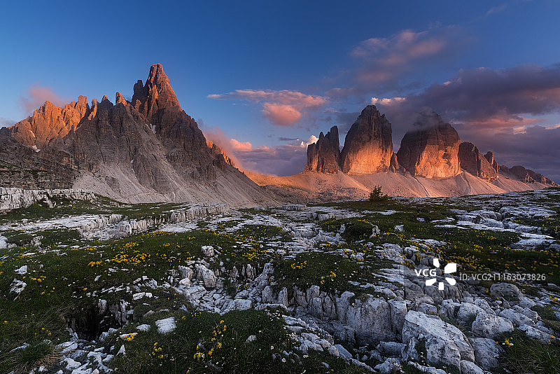 日落时的山景图片素材