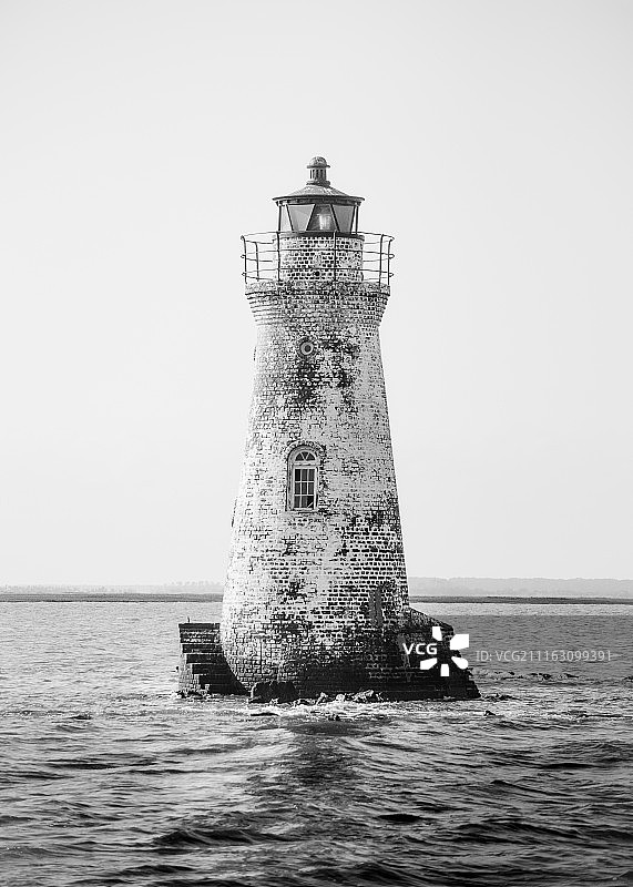 海上的古老灯塔图片素材