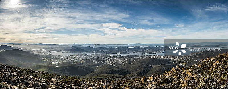 丘陵与河流景观图片素材