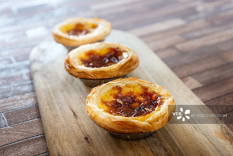 传统葡萄牙美食：葡式蛋挞图片素材