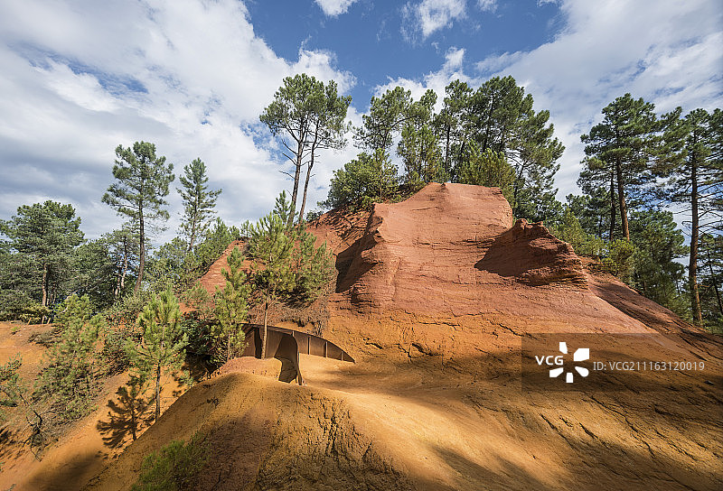 法国吕贝隆鲁西永村的赭石图片素材