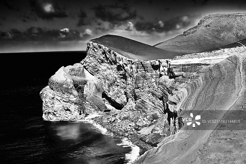 陡峭悬崖的海岸风光图片素材