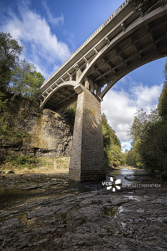 单桥墩桥图片素材