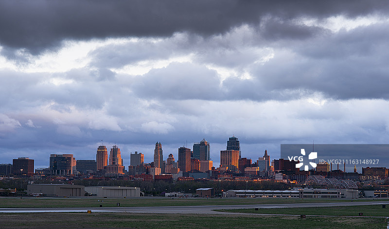 堪萨斯城上空的暴风雨图片素材