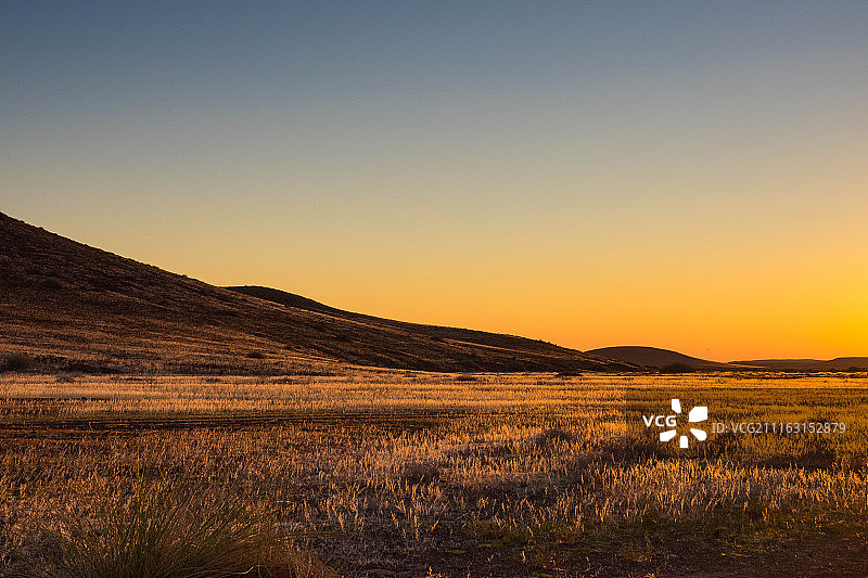 日落时分的沙漠景观图片素材