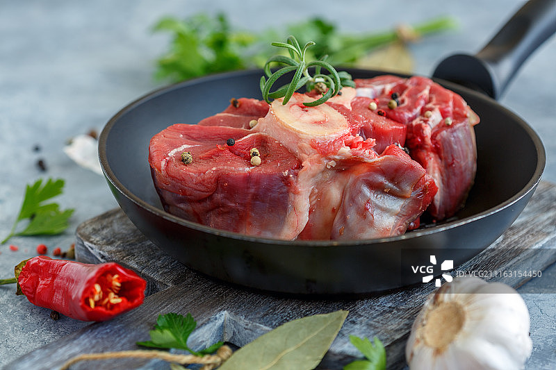 平底锅烤牛腱肉图片素材