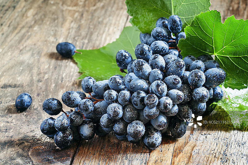 桌上葡萄特写照片图片素材