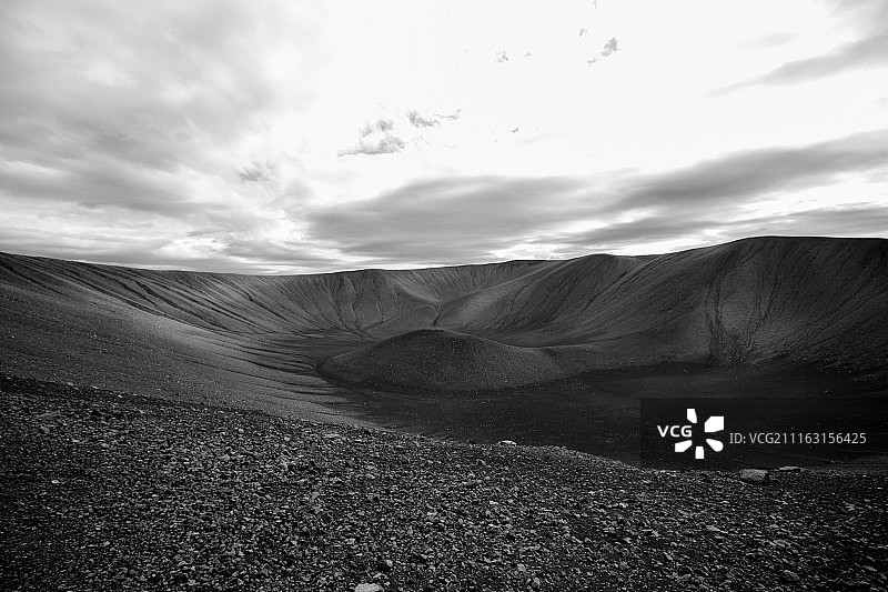 黑白色火山场景图片素材