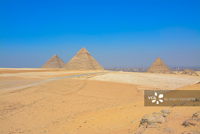 埃及开罗：金字塔和沙漠图片素材