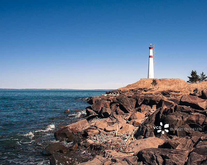 悬崖上的灯塔图片素材