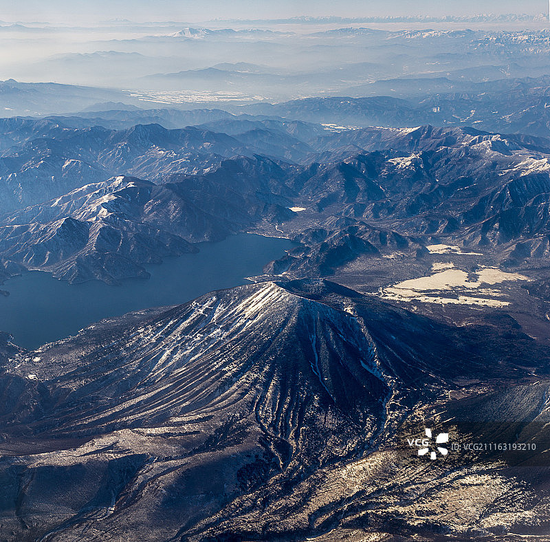 男体山和中禅寺湖图片素材