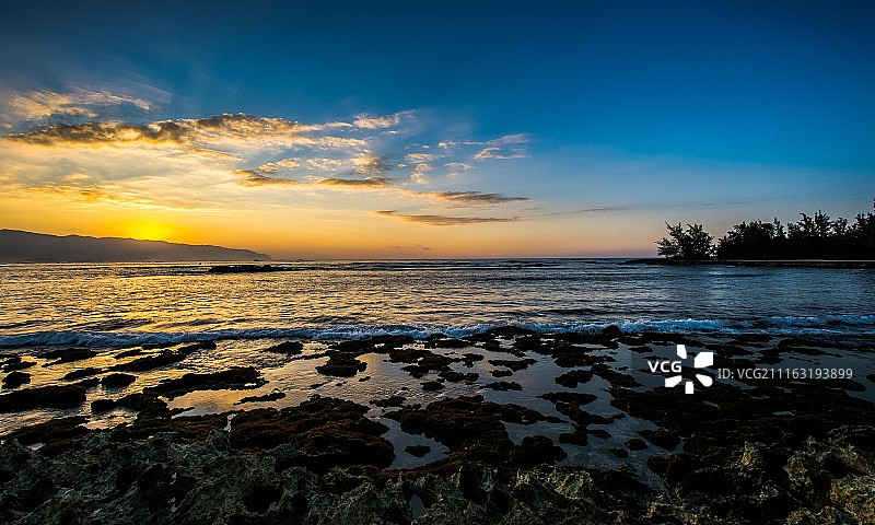 黄昏时分的沙滩景色图片素材