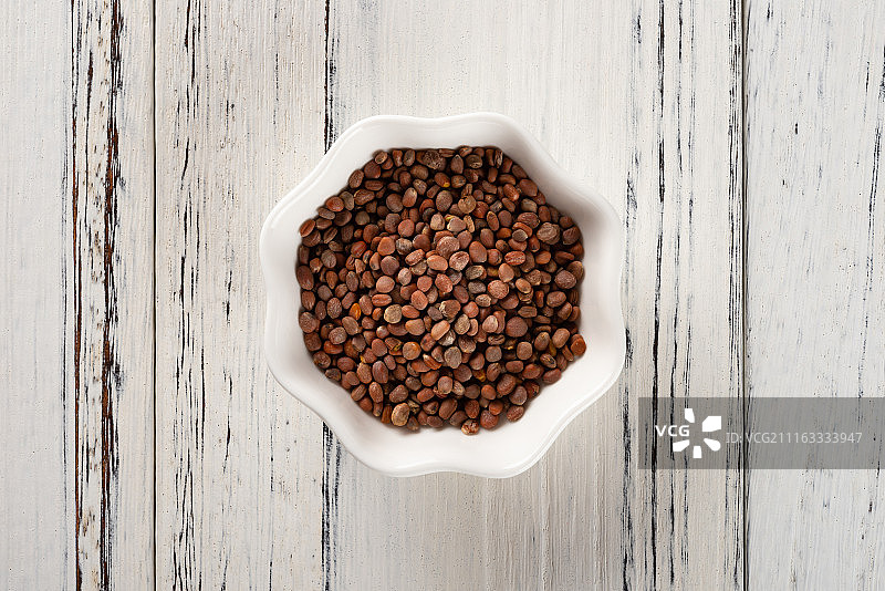 影棚拍摄中药莱菔子垂直角度特写图片素材