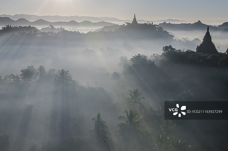 日出时分的寺庙景观图片素材