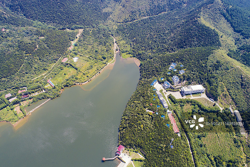 航拍孝感双峰山旅游度假的山谷图片素材