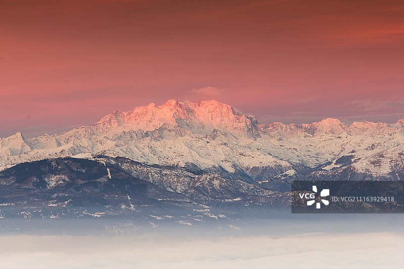 粉红色的山图片素材