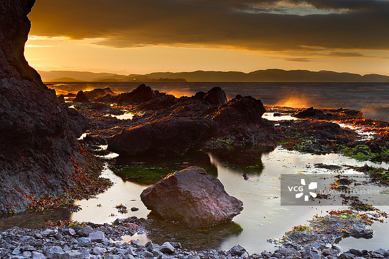 前景岩石海景图片素材