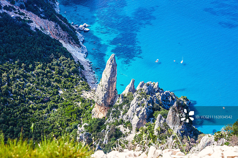 海边岩层航拍景观图片素材