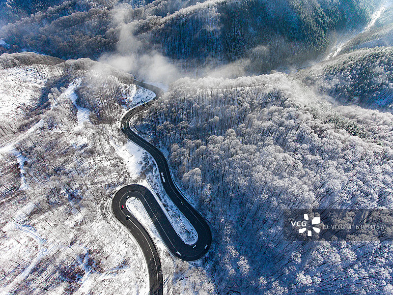 航拍山间公路图片素材