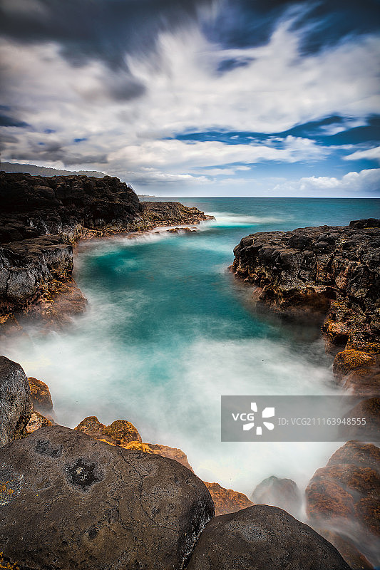 岩石海岸线和大海风光图片素材