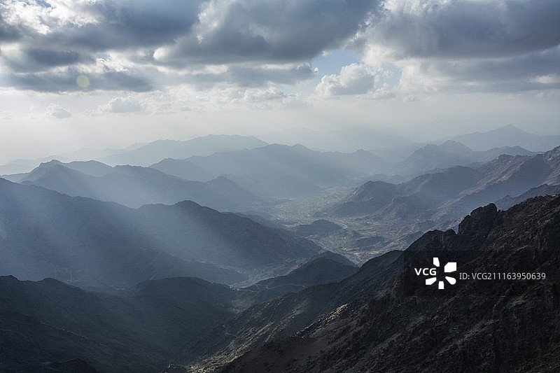 阳光照亮山谷图片素材