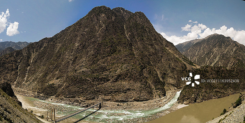 吉尔吉特-巴尔蒂斯坦地区印度河与孔迪亚河的汇合处，巴基斯坦图片素材