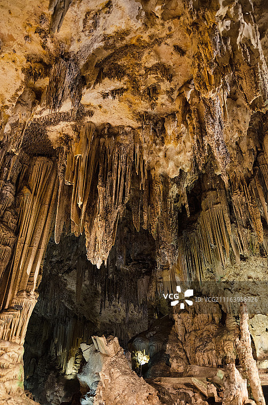 洞穴中的钟乳石图片素材