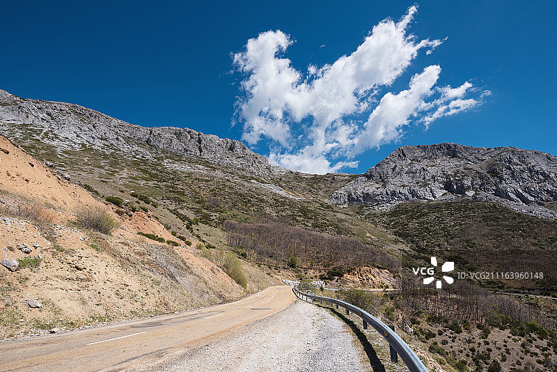山地景观蜿蜒道路图片素材