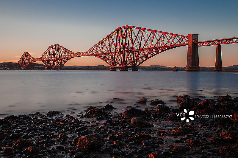 暮色下的福斯桥图片素材