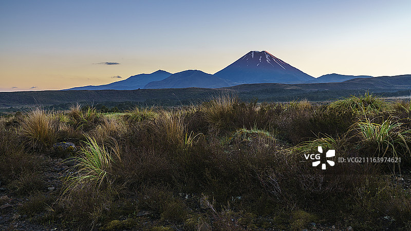 圆锥形火山，日出，瑙鲁赫伊山，新西兰3图片素材