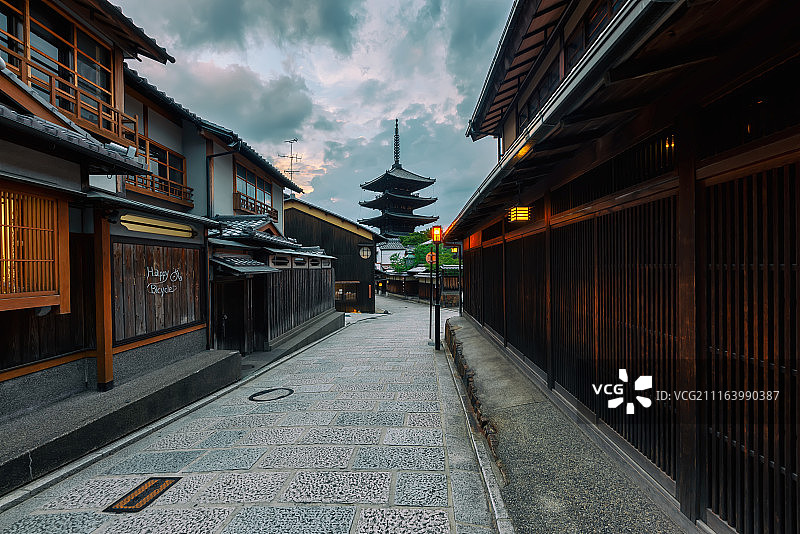 日本京都清水寺八坂神社三年坂二年坂夜景图片素材