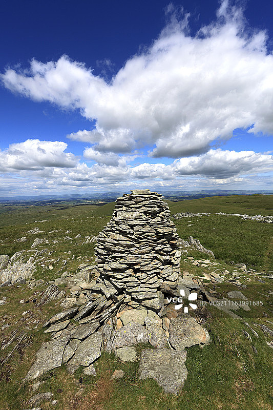 湖区国家公园石冢上的云彩图片素材