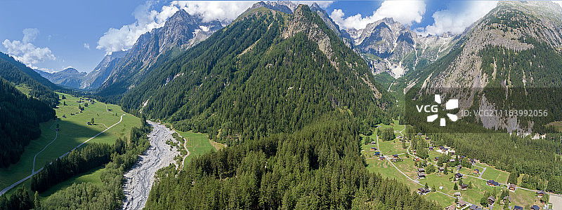 河流与山脉风光图片素材