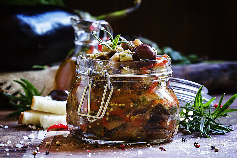 罐装季节性菜肴图片素材