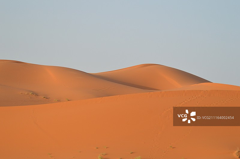 沙漠中的沙丘景色图片素材