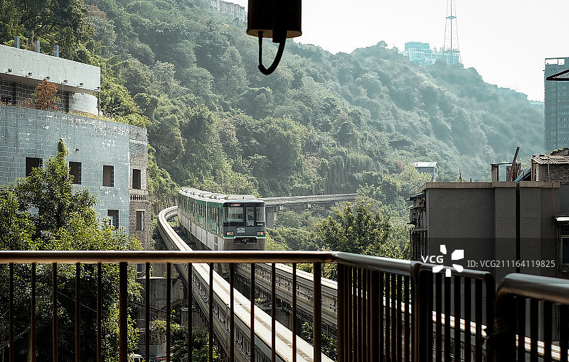 重庆轻轨李子坝图片素材