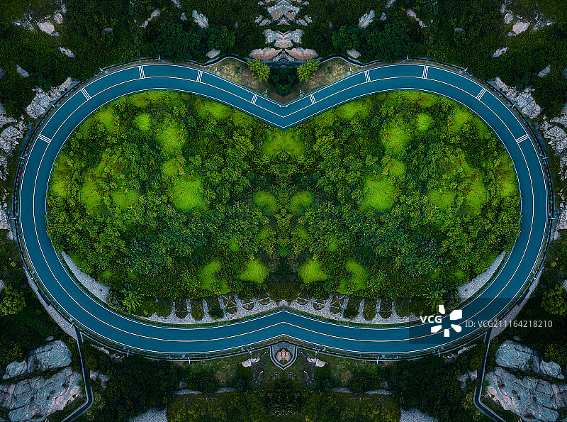 航拍蜿蜒的山路风光图片素材