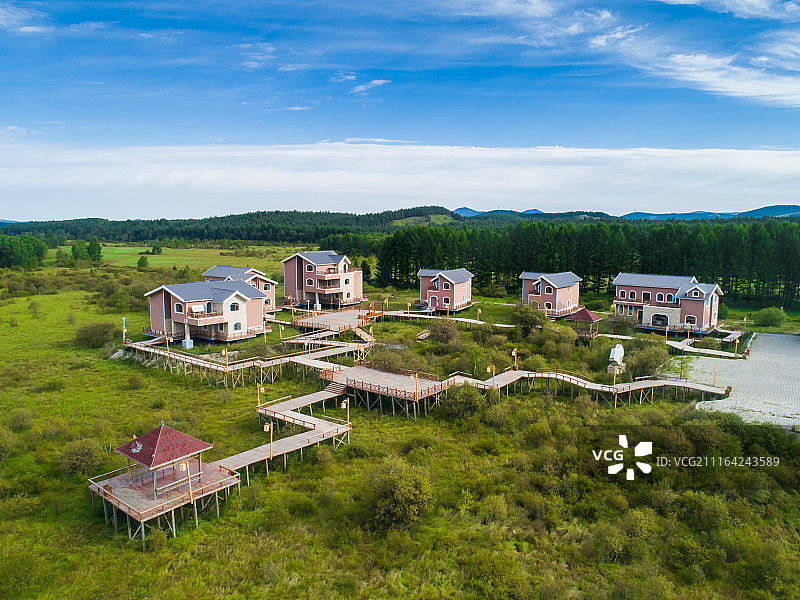 航拍草原别墅图片素材