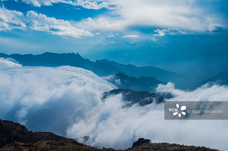 四川省雅安市荥经县与泸定县交界牛背山风光图片素材