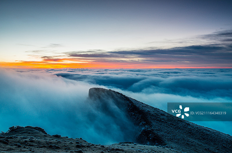 四川省雅安市荥经县与泸定县交界牛背山风光图片素材