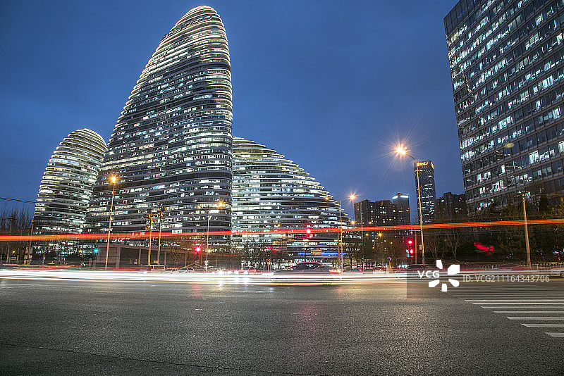 夜幕下的望京soho图片素材