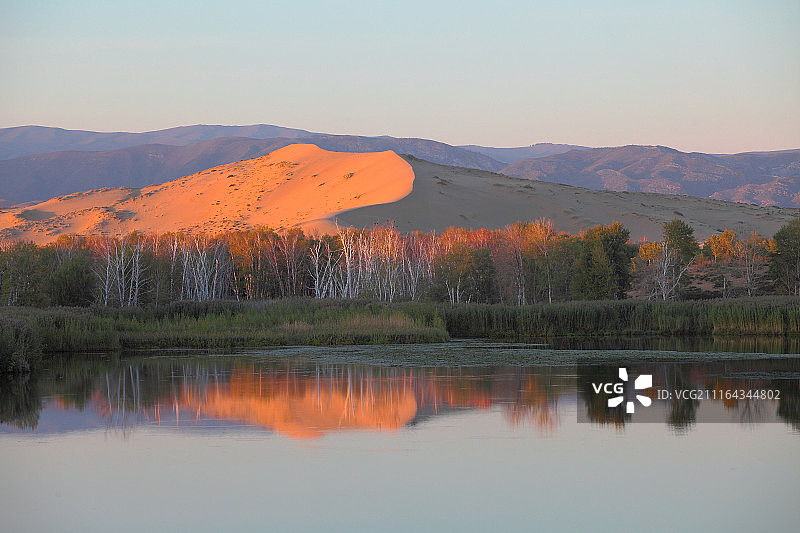 新疆阿勒泰哈巴河县白沙湖风景区图片素材