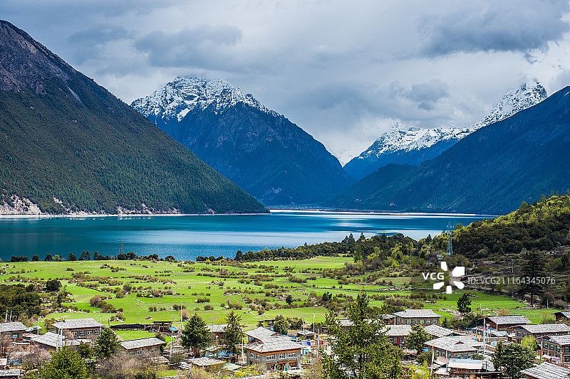 西藏林芝巴松措米拉山图片素材