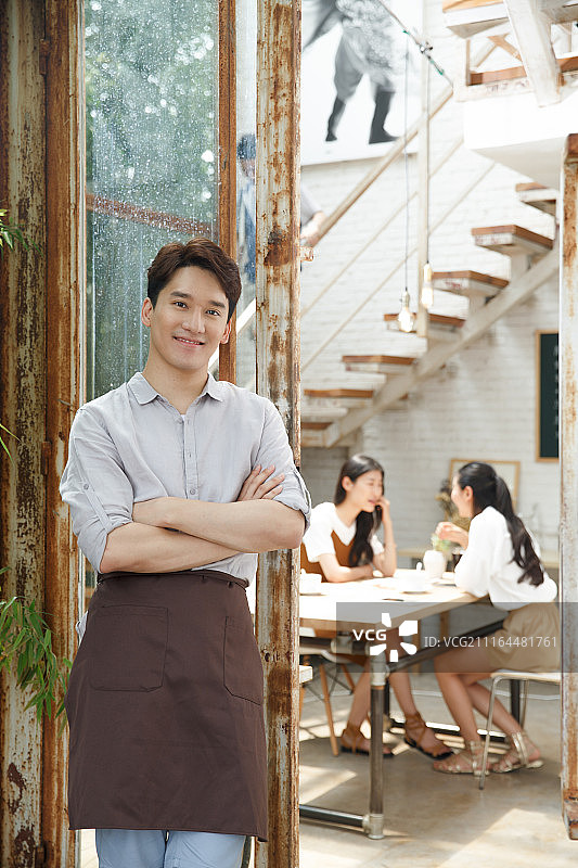 青年人喝咖啡图片素材