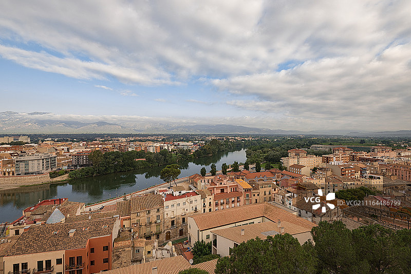 鸟瞰西班牙托尔托萨古镇风光图片素材