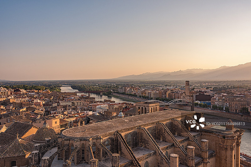 鸟瞰西班牙托尔托萨古镇风光图片素材
