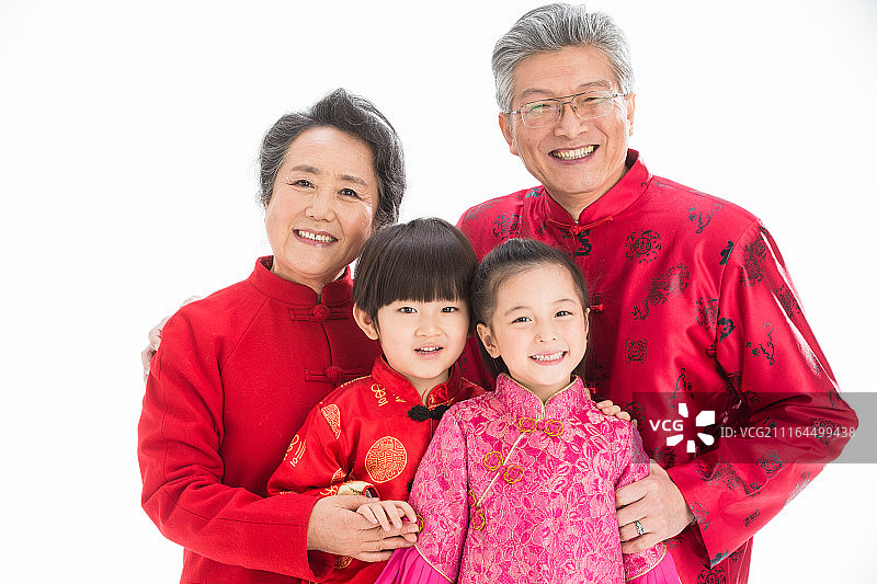 祖父母和孙辈庆祝春节图片素材